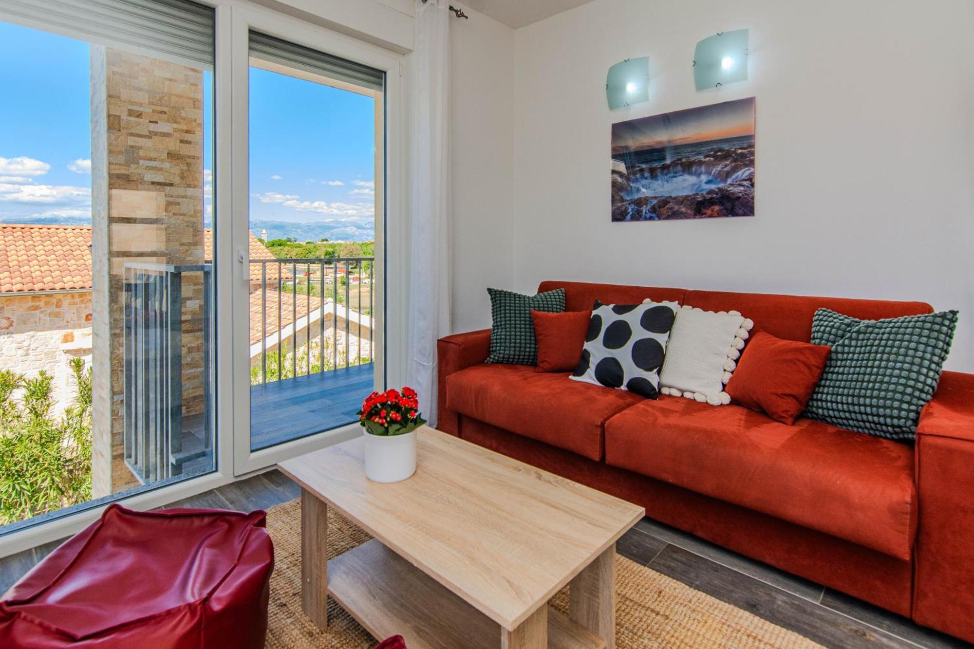 Fabulous House B With Outdoor Pool Apartment