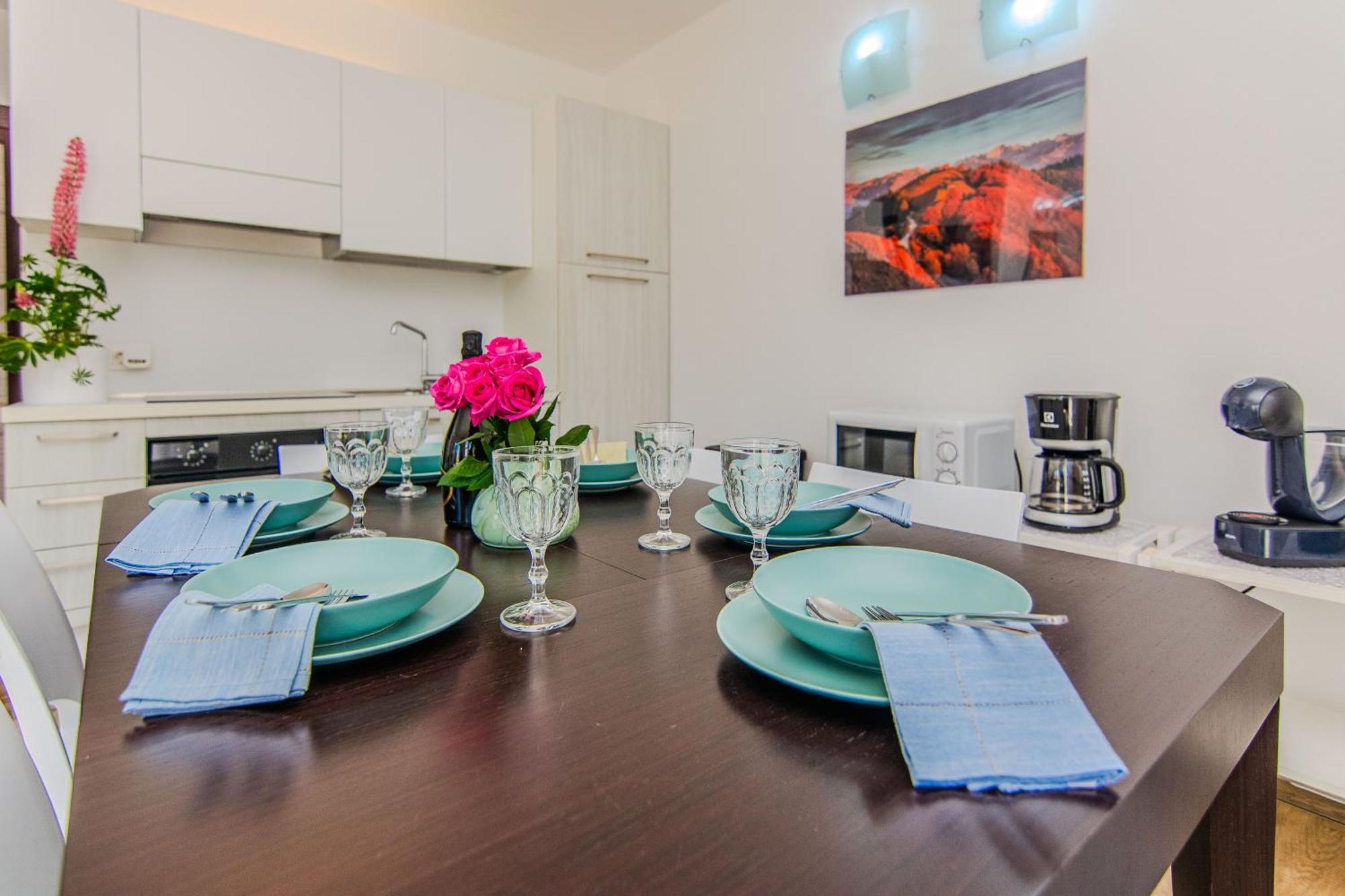 Fabulous House B With Outdoor Pool Apartment
