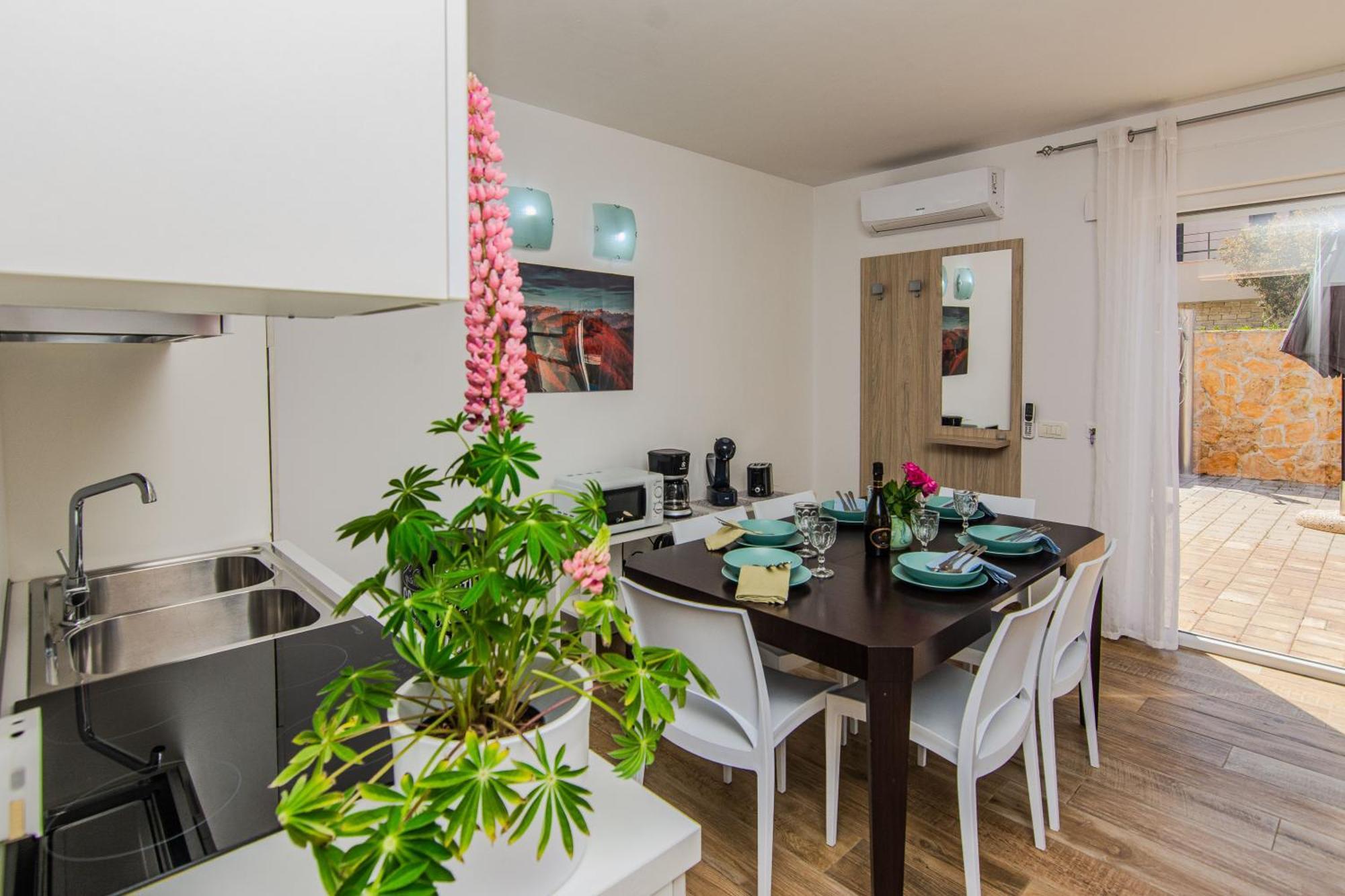 Fabulous House B With Outdoor Pool Apartment *