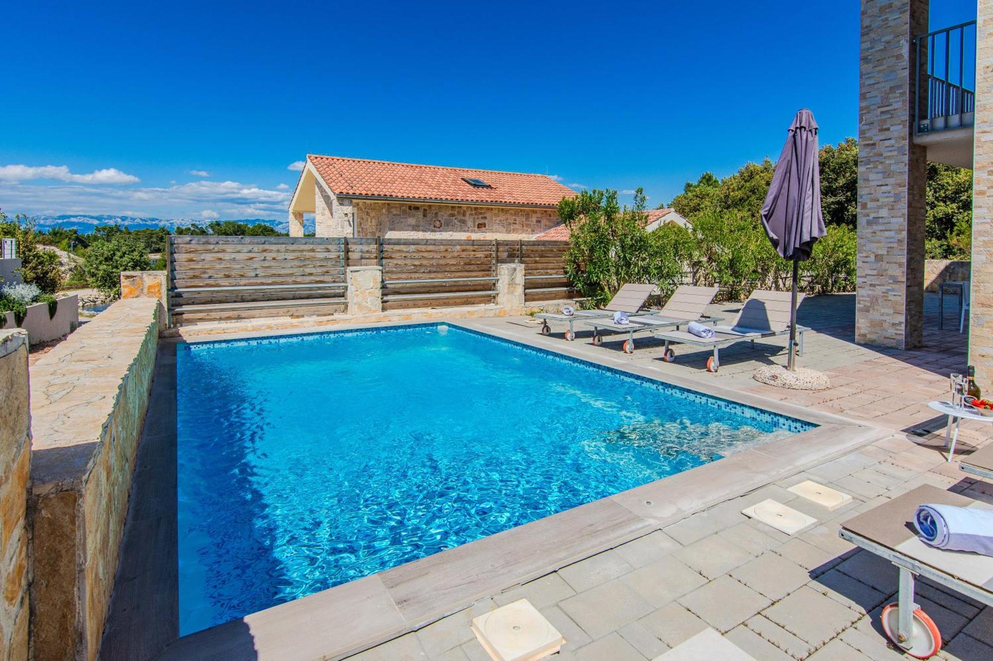 Fabulous House B With Outdoor Pool