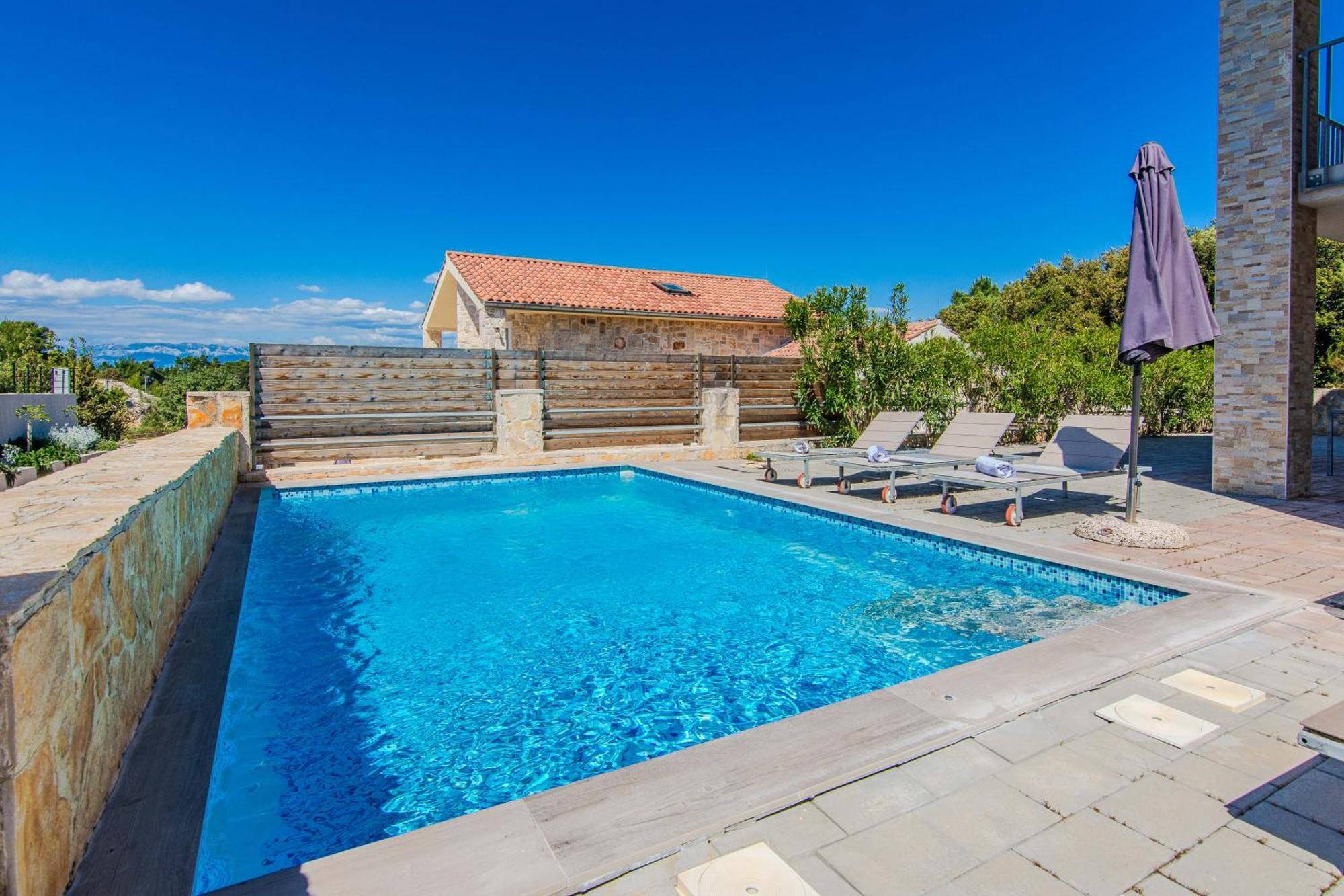 Fabulous House B With Outdoor Pool Apartment *