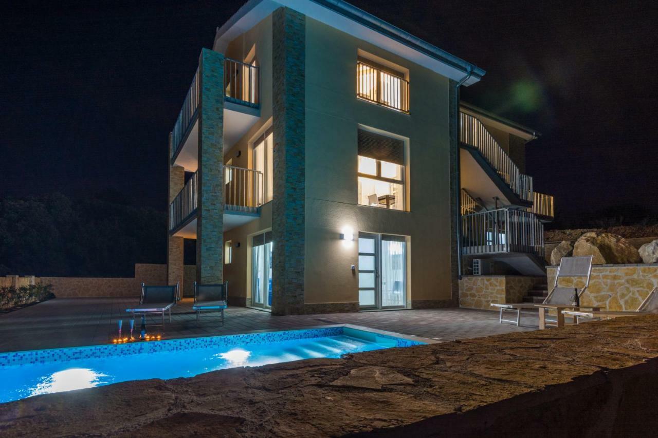 Fabulous House B With Outdoor Pool